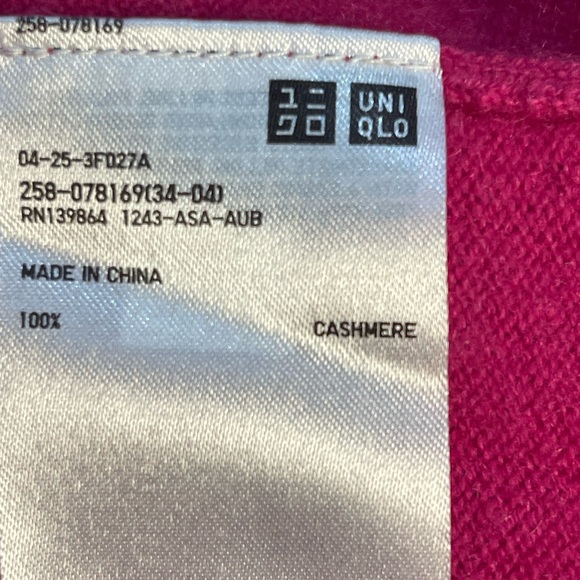 Uniqlo Women's Crewneck Sweater - Bright Fuchsia Pink - Picture 3 of 6